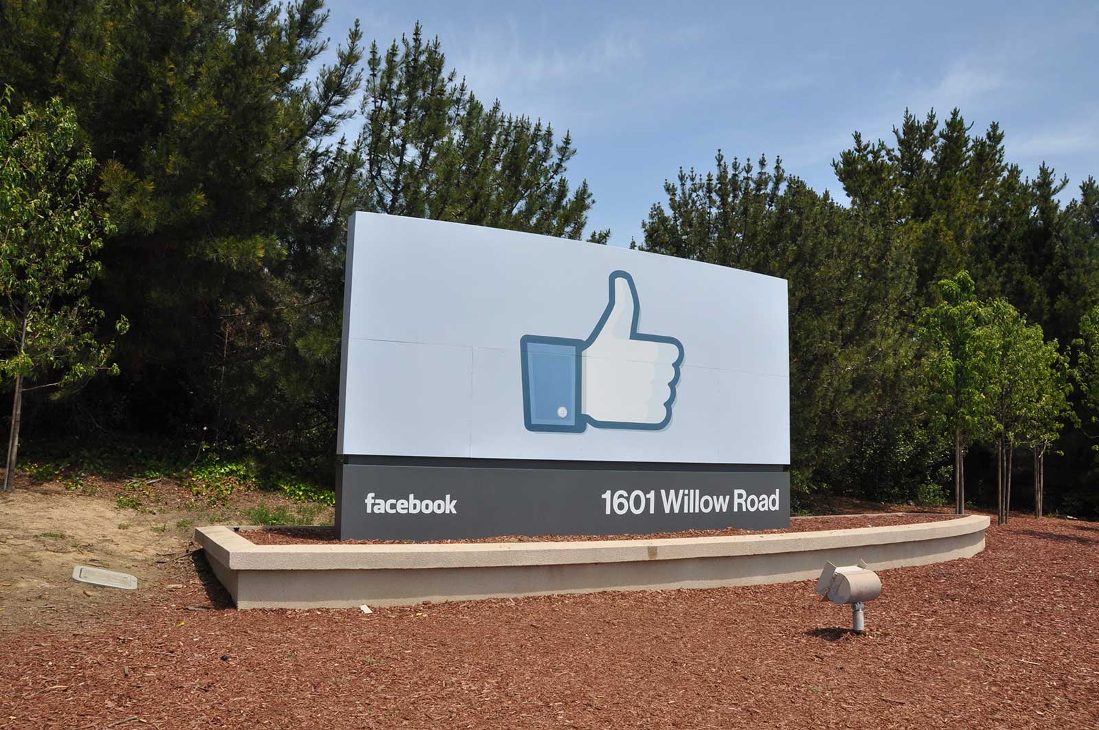 Facebook Post Service: Bridge for Successful Marketing